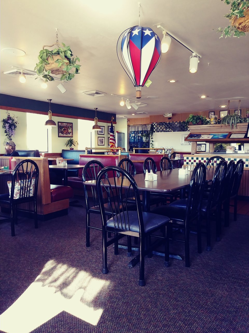 Tom and Suzie`s Diner